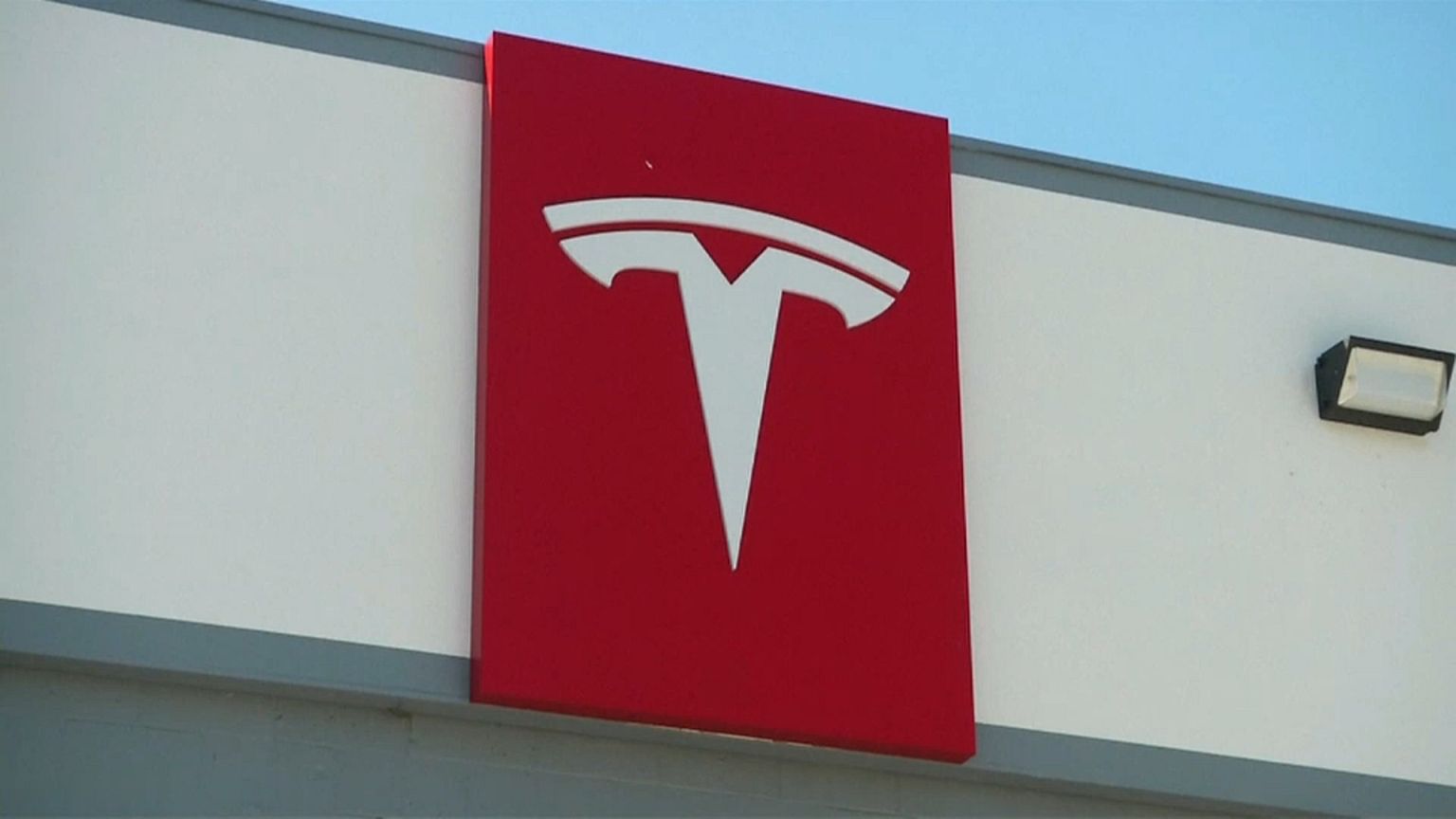Tesla'nın dev pili faaliyete geçti