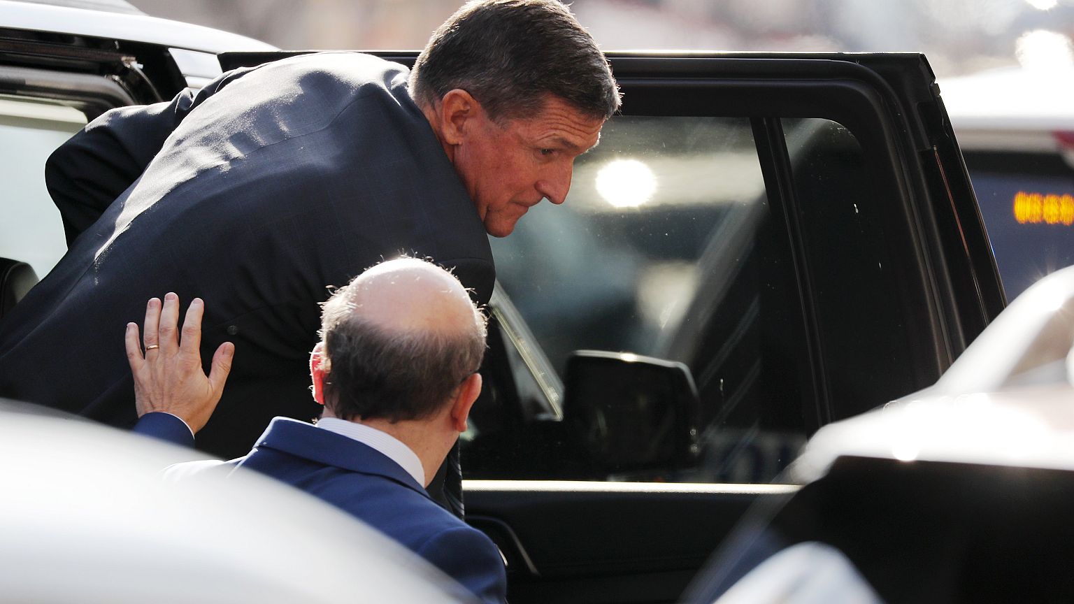 Michael Flynn FBI'a yalan beyanda bulunduğunu kabul etti