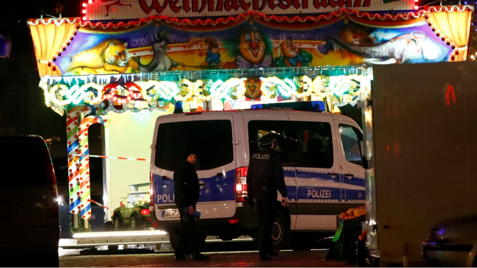 Polícia alemã desarma engenho explosivo perto de mercado de Natal 