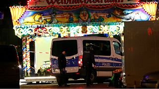 Polícia alemã desarma engenho explosivo perto de mercado de Natal