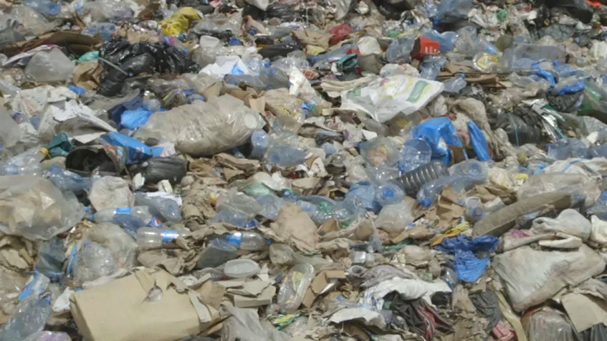 Le conseguenze dell'emergenza rifiuti in Libano: gravi problemi respiratori