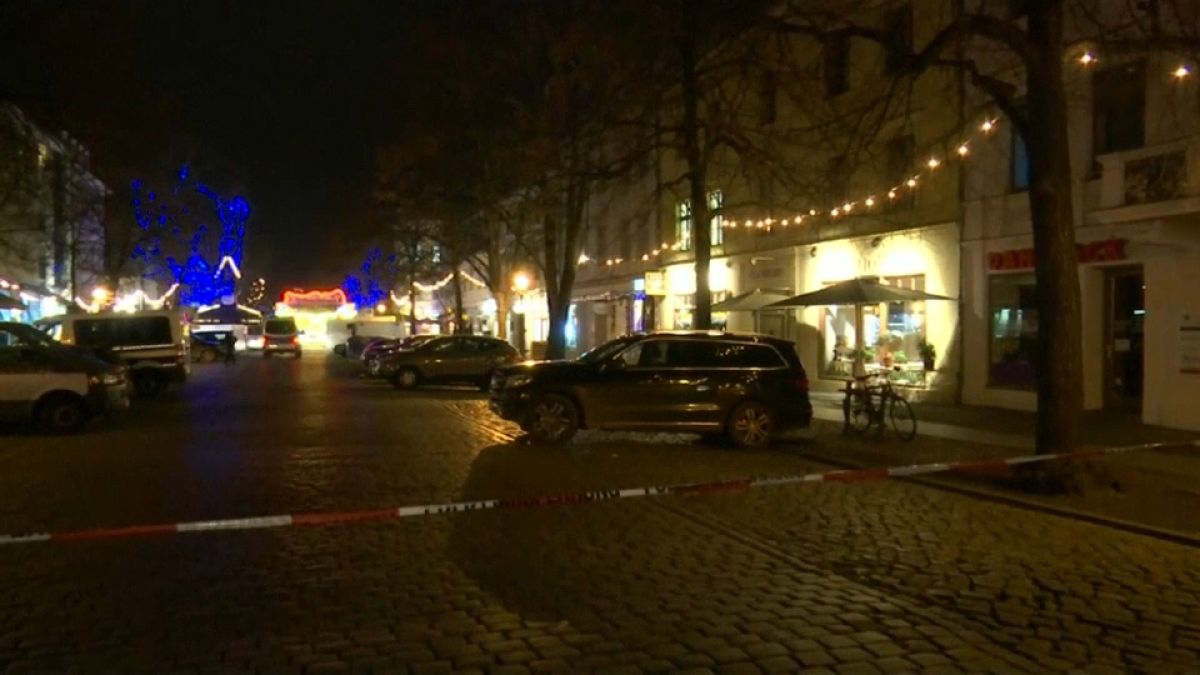 La Policía halla explosivos en el paquete que llevó a evacuar un mercado de Navidad en Potsdam