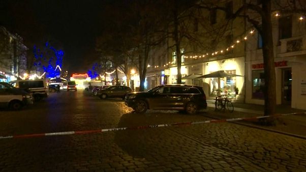 La Policía halla explosivos en el paquete que llevó a evacuar un mercado de Navidad en Potsdam La Policía halla explosivos en el paquete que llevó a evacuar un mercado de Navidad en Potsdam