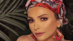 بعد اعتزالها الغناء أمل حجازي تنشد مدحا للرسول
