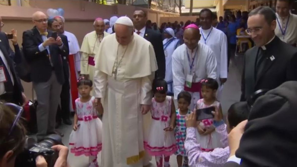 Pope Francis says "Rohingya" on last day in Bangladesh