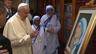 Papa Francis Bangladeş'te Aziz Teresa Yetimhanesi'ni ziyaret etti