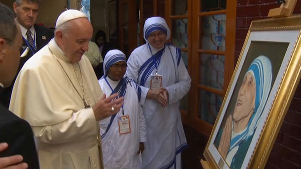 Papa Francis Bangladeş'te Aziz Teresa Yetimhanesi'ni ziyaret etti Papa Francis Bangladeş'te Aziz Teresa Yetimhanesi'ni ziyaret etti