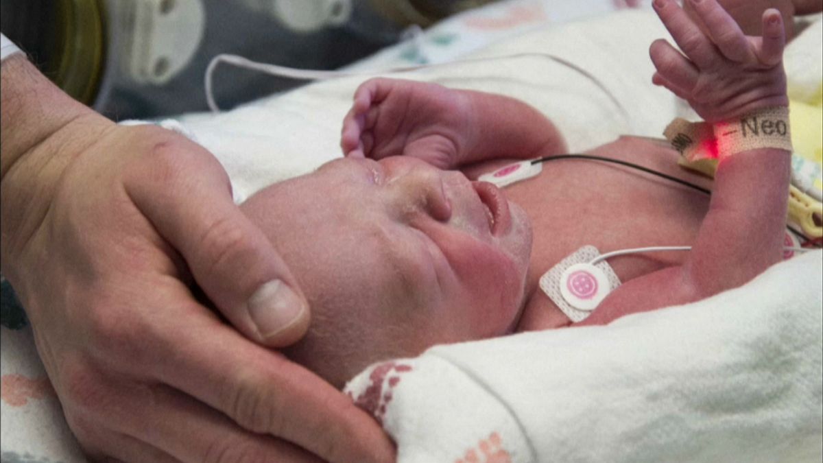 اولین نوزاد حاصل از رحم پیوندی در آمریکا متولد شد