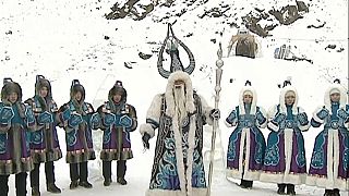 Dünyanın en soğuk köyünde kış kutlamayla karşılandı