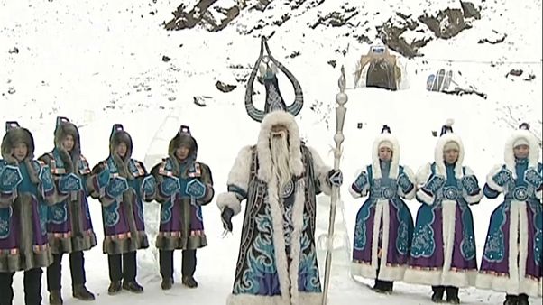 Dünyanın en soğuk köyünde kış kutlamayla karşılandı Dünyanın en soğuk köyünde kış kutlamayla karşılandı
