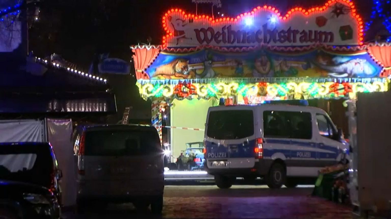 Bomba paniği yaşanan Potsdam Noel Pazarı tekrar açıldı