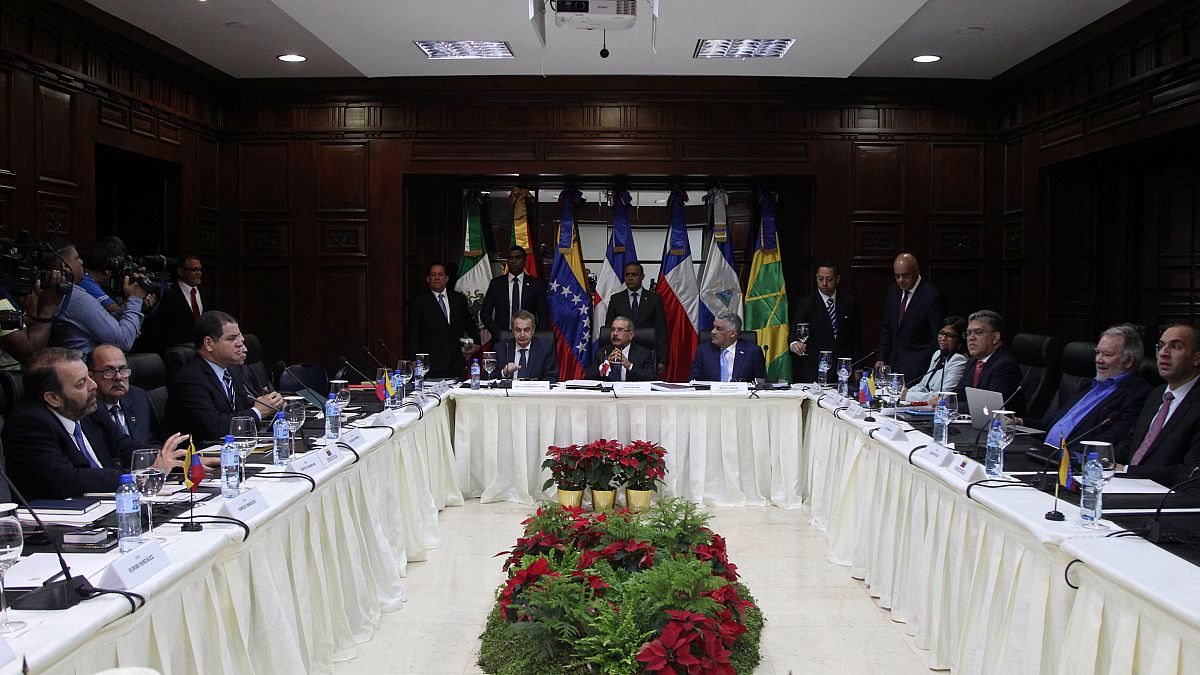 Venezuela: Hükümetle muhalefet müzakere masasında
