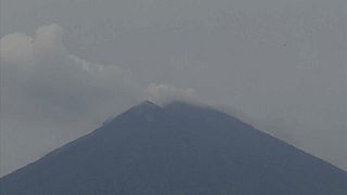 El volcán Agung da un respiro en Bali