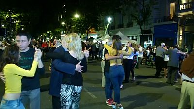 Arjantin: Buenos Aires sokaklarında geleneksel Tango gecesi