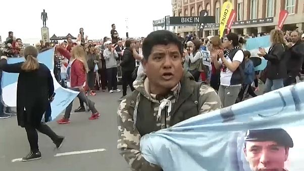 Argentina: familiares dos marinheiros desaparecidos querem que as buscas continuem Argentina: familiares dos marinheiros desaparecidos querem que as buscas continuem