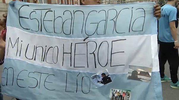 Families of lost Argentine submarine urge navy not to give up Families of lost Argentine submarine urge navy not to give up