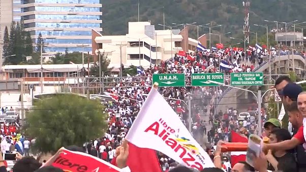Retomada a contagem dos votos nas Honduras em clima de grande tensão Retomada a contagem dos votos nas Honduras em clima de grande tensão