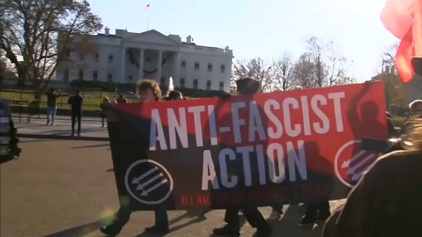 Anti-Facistes contre Alt-Right devant la Maison Blanche Anti-Facistes contre Alt-Right devant la Maison Blanche