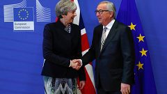 Irish border key to Brexit progress as May meets Juncker