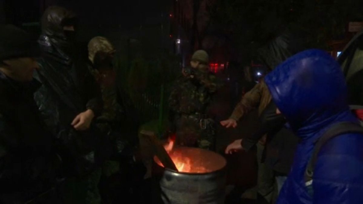 Ουκρανοί διαδηλωτές έχουν μπλοκάρει την είσοδο του τηλεοπτικού σταθμού