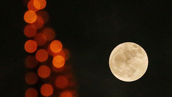 La "super lune" observée aussi depuis la Chine. La "super lune" observée aussi depuis la Chine.