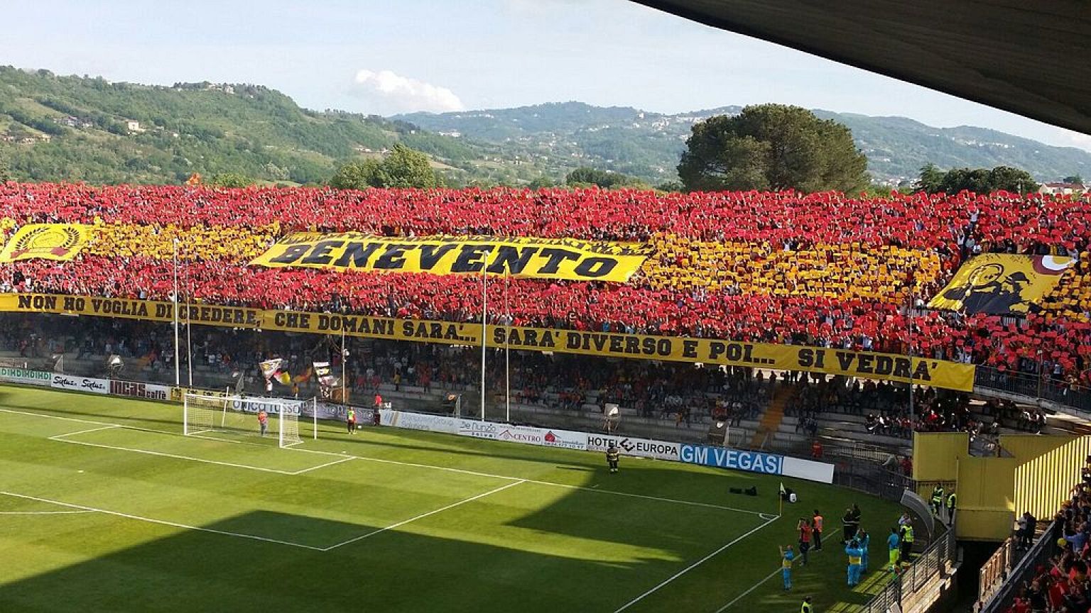 La coreografia della partita promozione in Serie B contro il Lecce