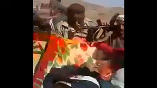 Megmutatták a megölt volt jemeni elnök holttestét