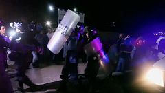 La Policía permite a la oposición hondureña desafiar el estado de excepción