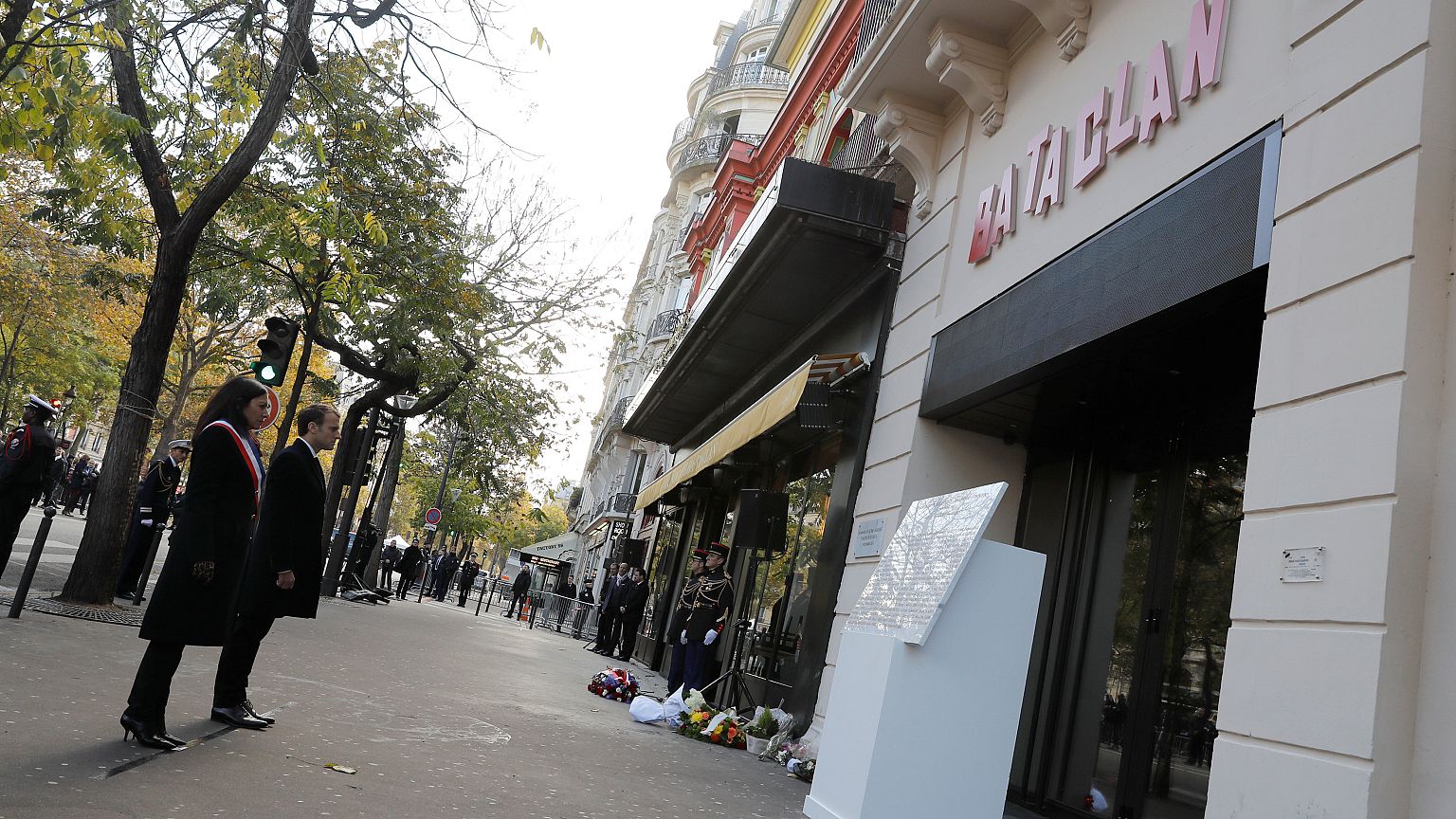 Bataclan-Attentäter ein Märtyrer? Frankreich "zutiefst geschockt" über Berliner Kunst