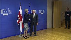 Theresa Merkel e Jean Claude Junker a Bruxelles
