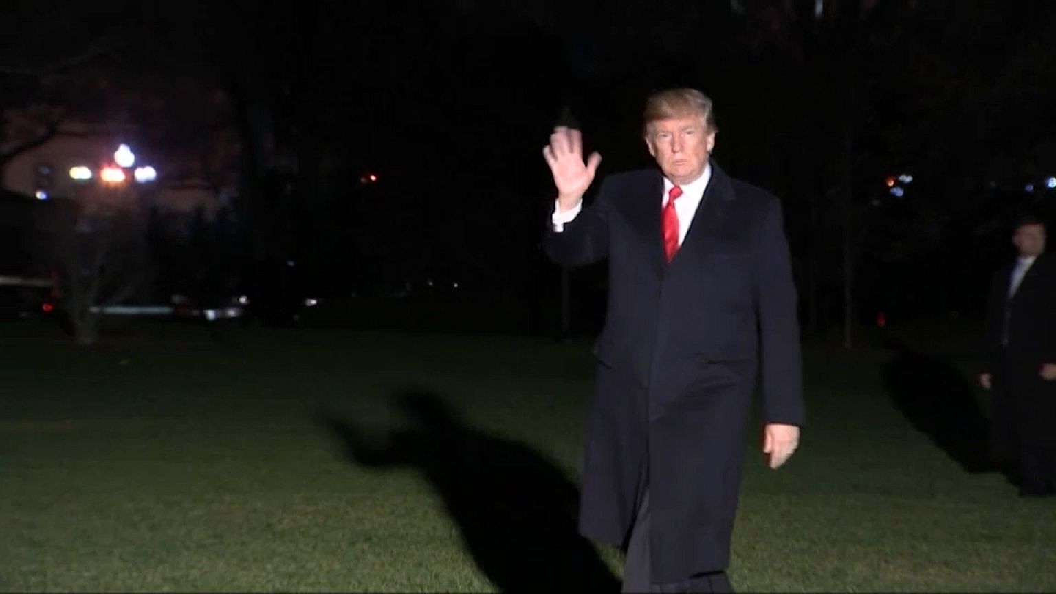 Trump informa Abbas que pretende mudar embaixada para Jerusalém