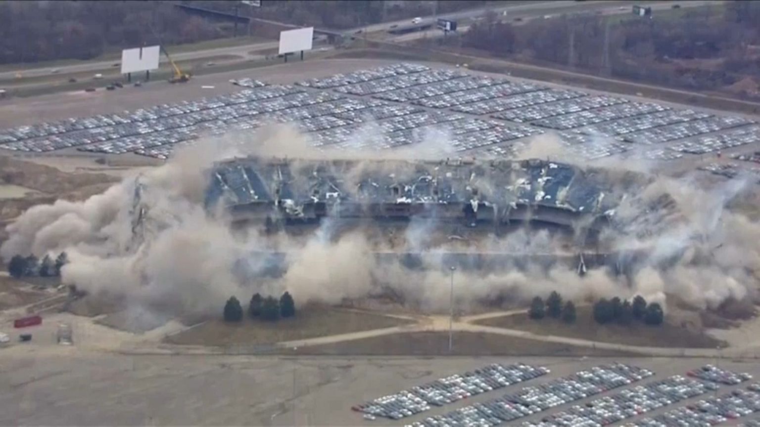 Silverdome implodiert beim zweiten Versuch