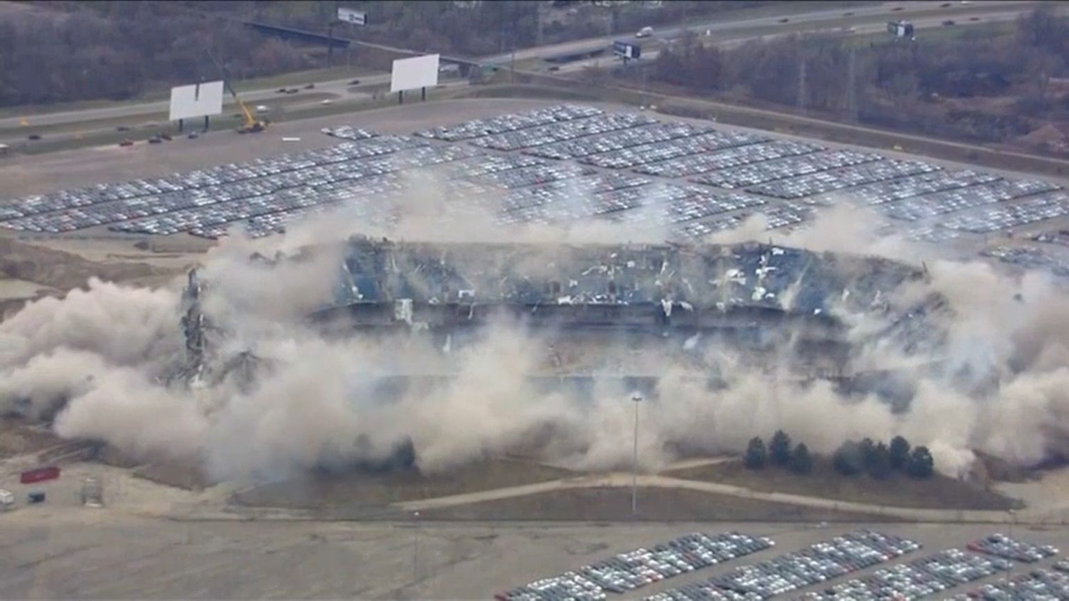 Pontiac Silverdome Stadyumu sonunda yıkıldı