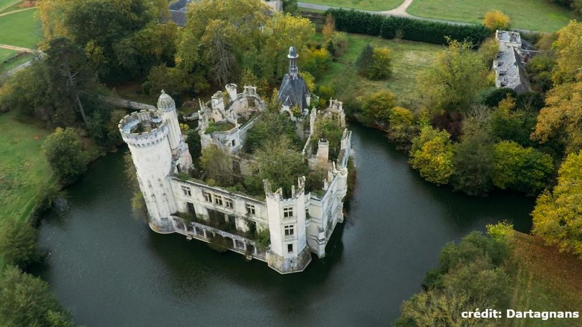 Internetezők menthetnek meg egy francia kastélyt a pusztulástól