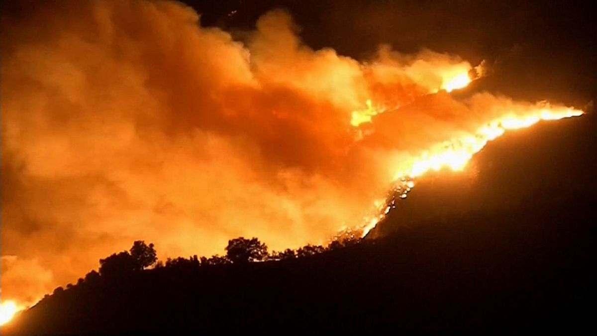 الحرائق في مقاطعة فينتورا بولاية كاليفورنيا الأمريكية