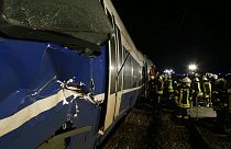 Almanya'da yolcu ve yük treni çarpıştı