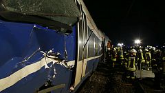 Almanya'da yolcu ve yük treni çarpıştı 