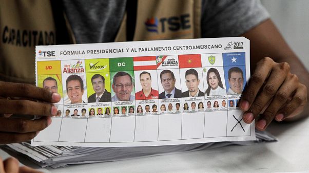 Honduras'ta muhalifler oyların yeniden sayılmasını istedi Honduras'ta muhalifler oyların yeniden sayılmasını istedi