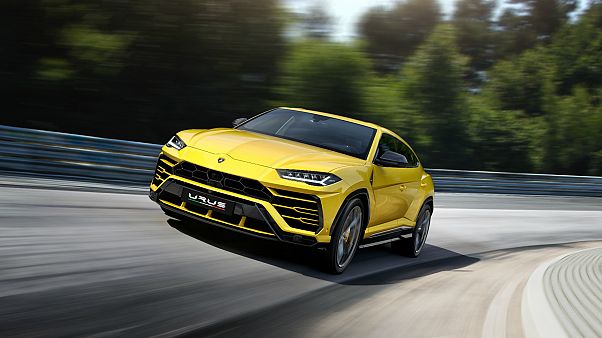 Lamborghini yeni SUV modelini tanıttı Lamborghini yeni SUV modelini tanıttı