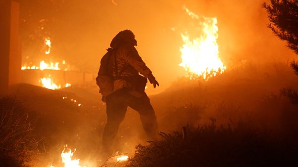 Λος Άντζελες: Πύρινος εφιάλτης χωρίς τέλος- Τουλάχιστον 1 νεκρός Λος Άντζελες: Πύρινος εφιάλτης χωρίς τέλος- Τουλάχιστον 1 νεκρός