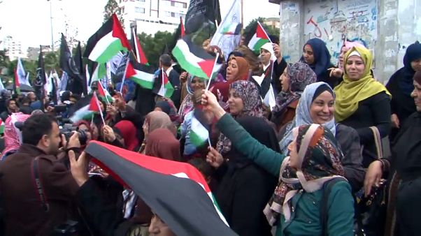 I palestinesi di Gaza protestano contro Trump I palestinesi di Gaza protestano contro Trump