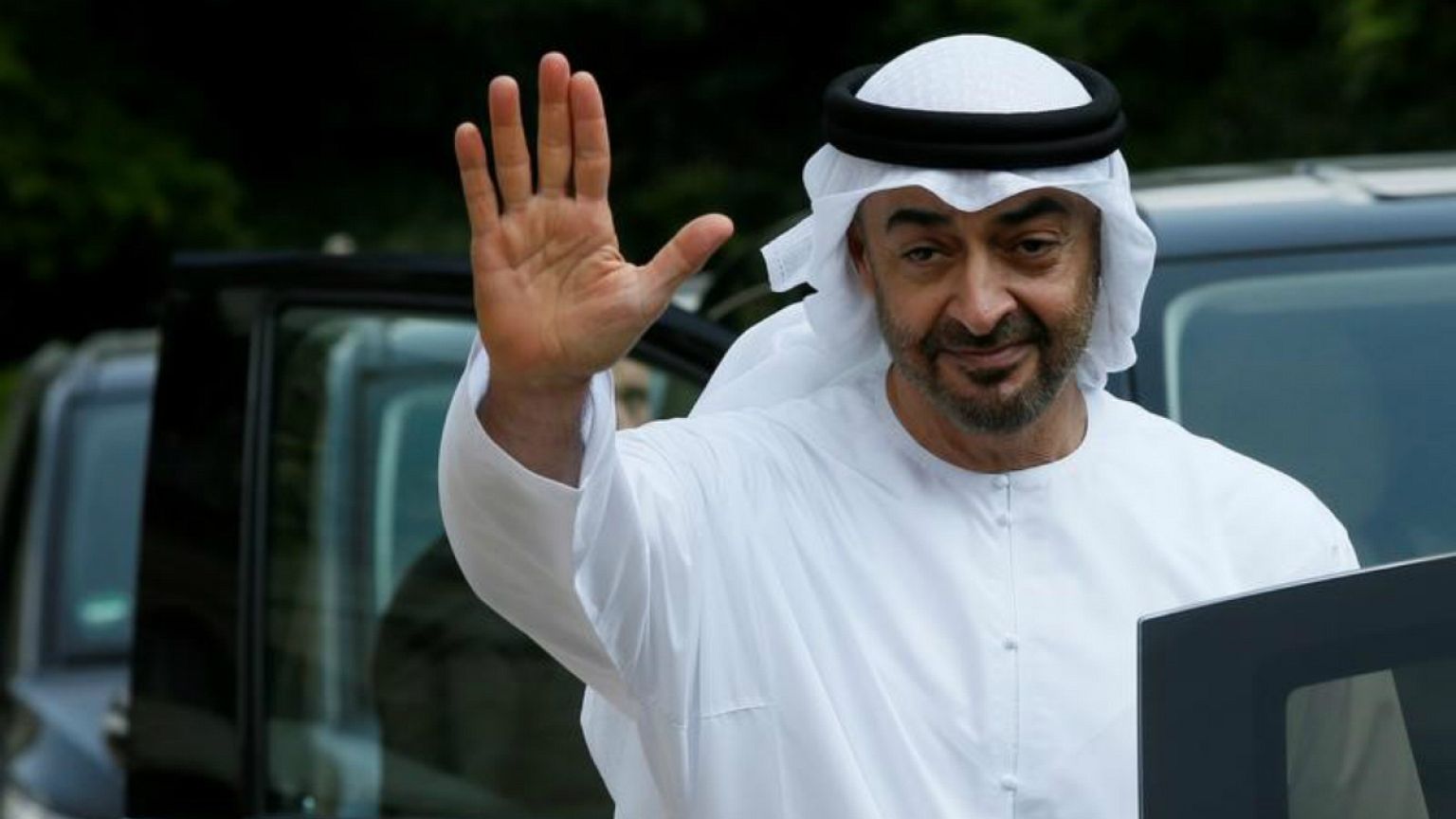 بالصور: محمد بن زايد يعزي نجل علي عبد الله صالح