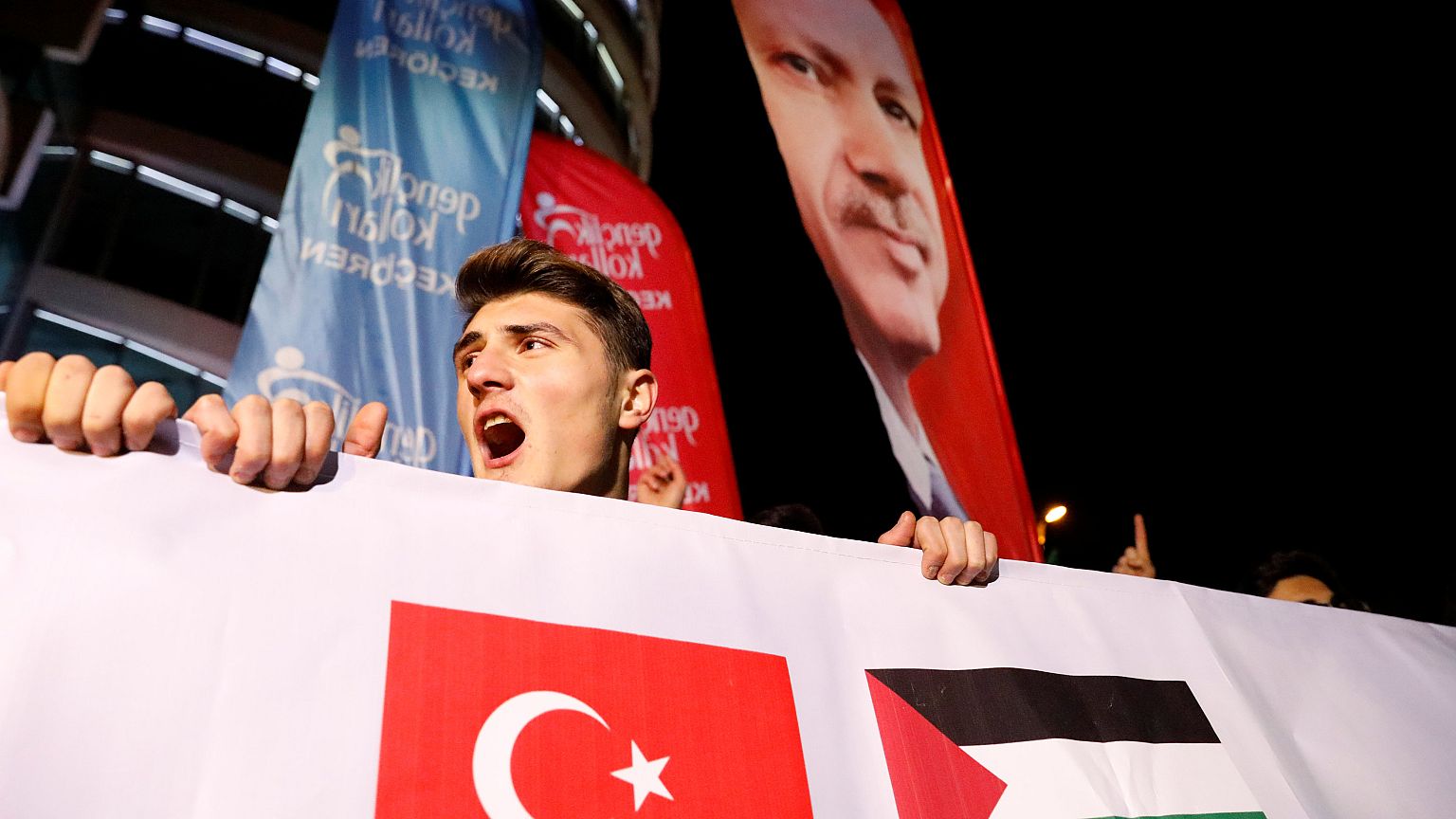 Erdogan: "É como deitar gasolina na fogueira dos terroristas"
