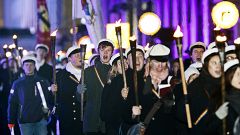 Studentenparade vor dem Präsidentenpalast in Helsinki
