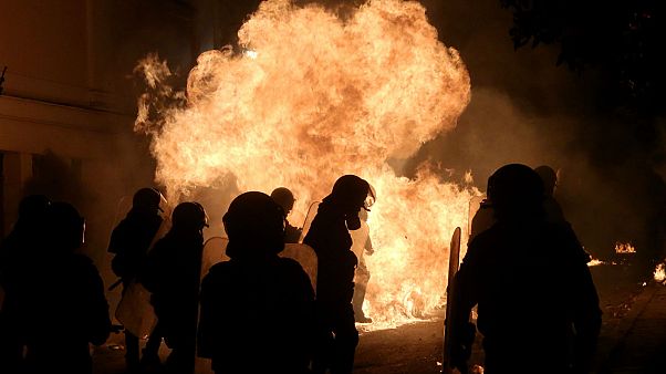 Νυχτερινές οδομαχίες στα Εξάρχεια Νυχτερινές οδομαχίες στα Εξάρχεια