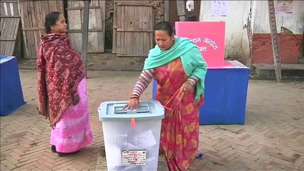 Nepal: tutti in coda per le elezioni Nepal: tutti in coda per le elezioni