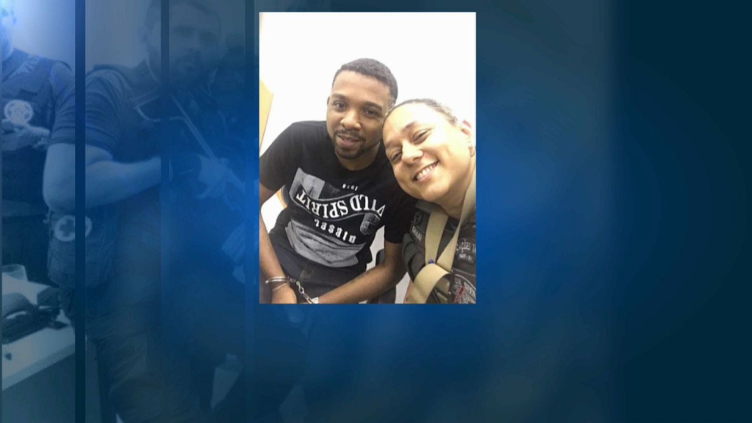 Polícias tiram selfies com traficante detido