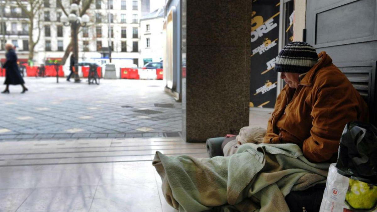 کارزار حمایت از بی‌خانمان‌ها در فرانسه: انسان باشیم 