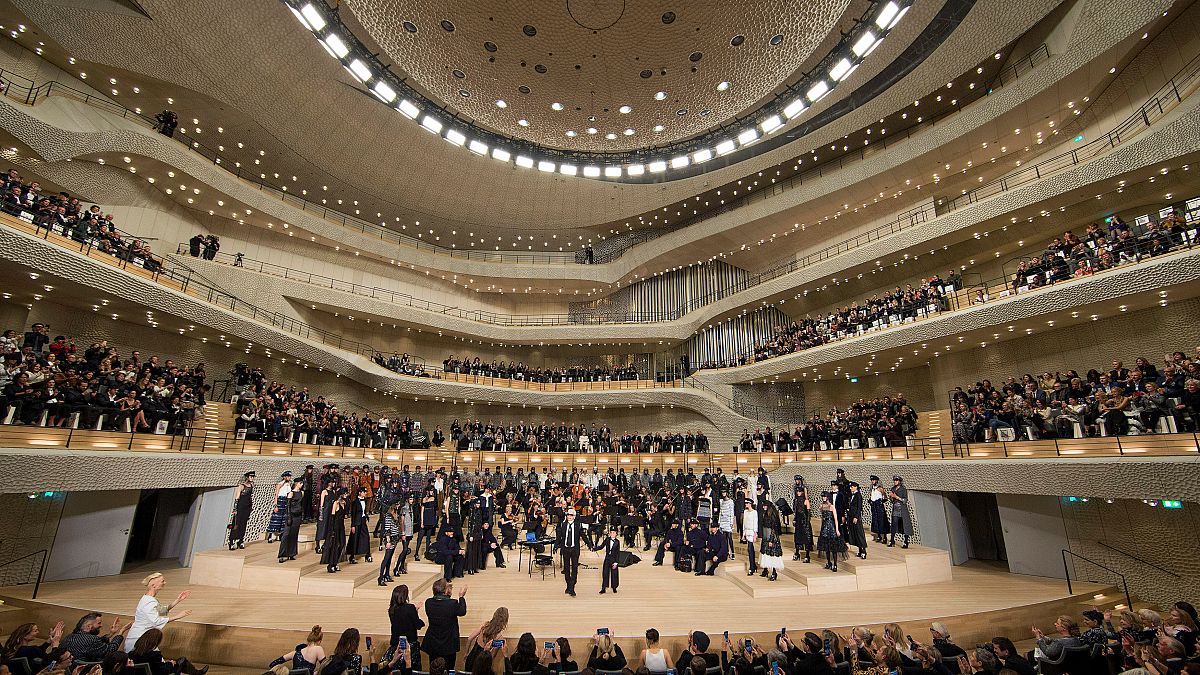 Heimspiel für Lagerfeld: Chanel-Schau in Elbphilharmonie