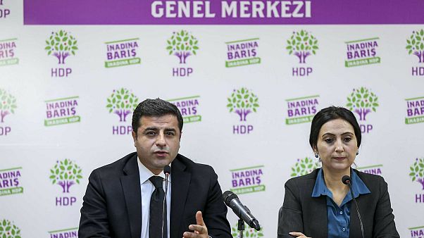 Selahattin Demirtaş'tan duruşmalara çıkması için 'altı talep' Selahattin Demirtaş'tan duruşmalara çıkması için 'altı talep'